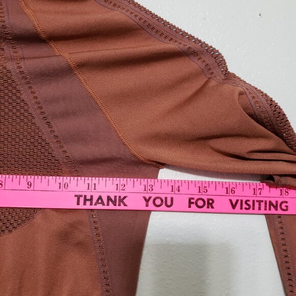 Athleta Legend Shine Crop - Picture 7 of 14